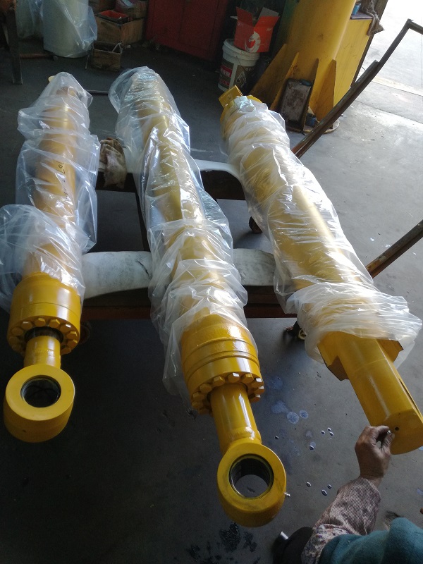 7071313540 pc2007 arm hydraulic cylinder Komatsu heavy equipment