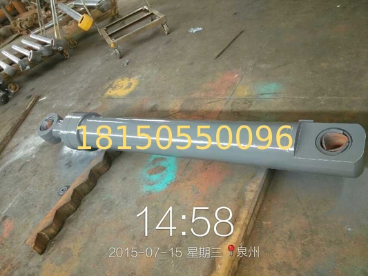14587748   EC750 arm  cylinder