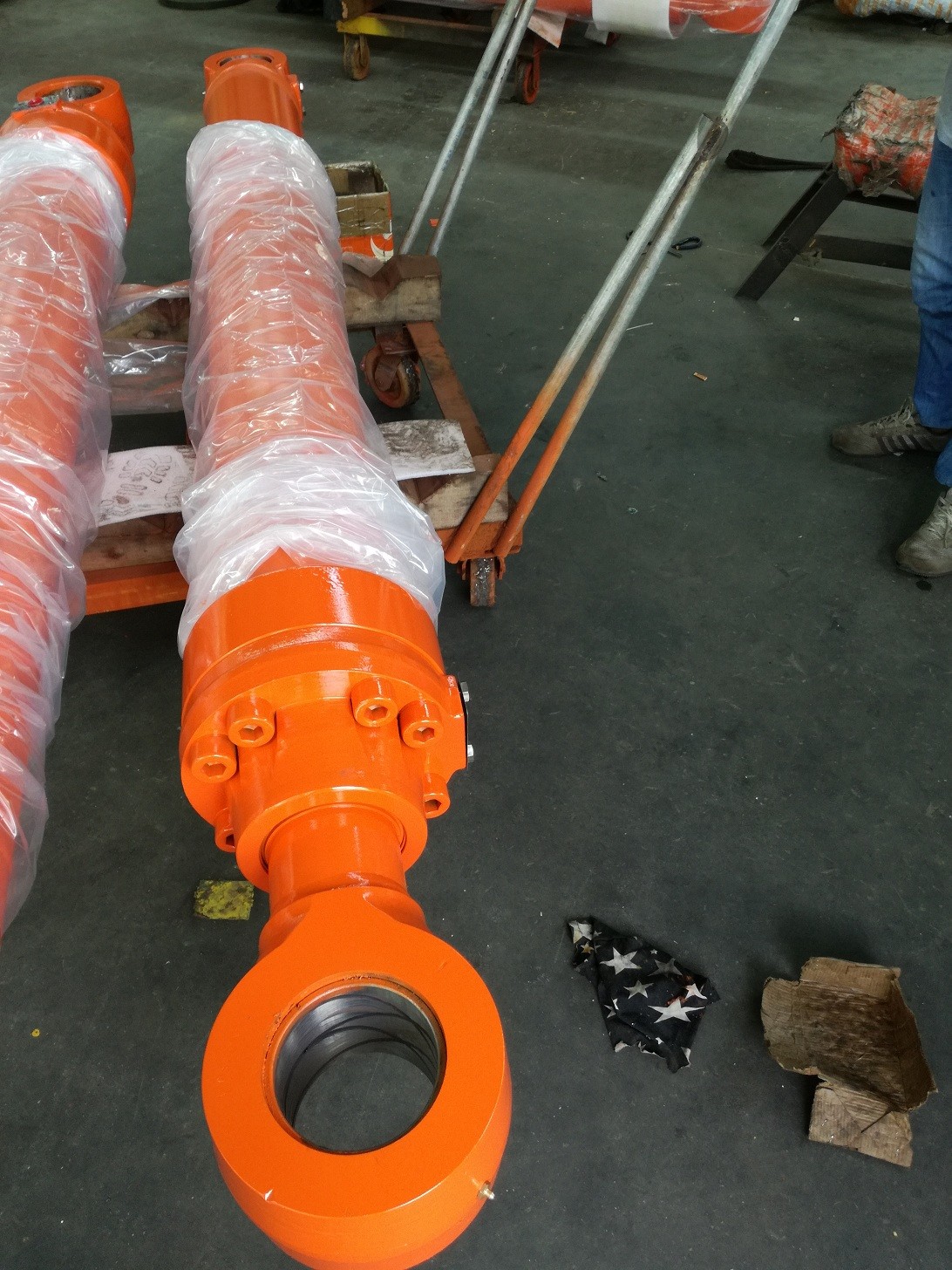 Hitachi ZX650 boom hydraulic cylinder ass'y， heavy equipment parts