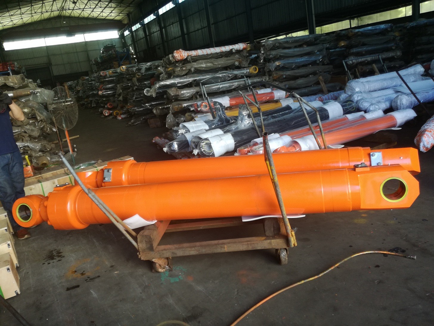 hydraulic cylinder zx870 boom CYLINDER.